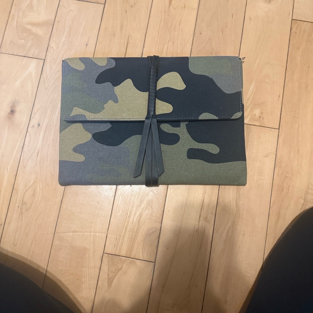 Stella and dot camo clutch